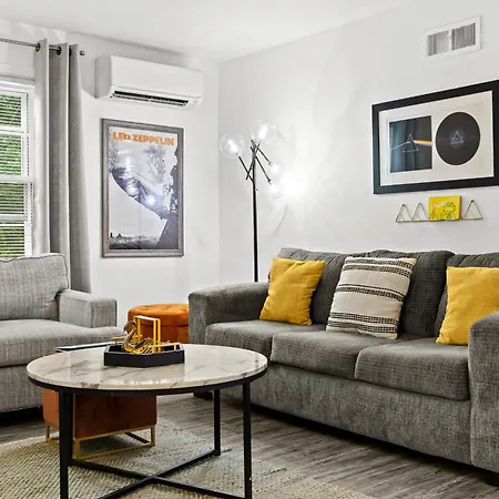 2 Spacious Units Close To Downtown & Expo Center